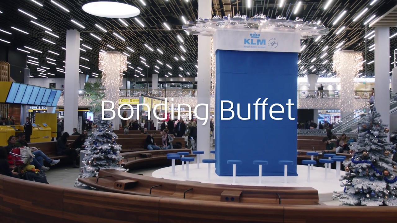 KLM serves a Bonding Christmas Buffet
