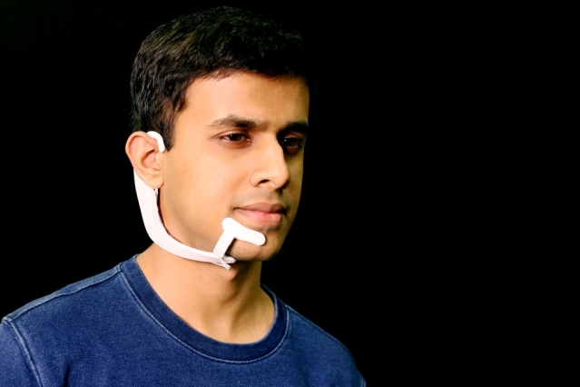 How can MIT’s wearable device hear the words you say in your head