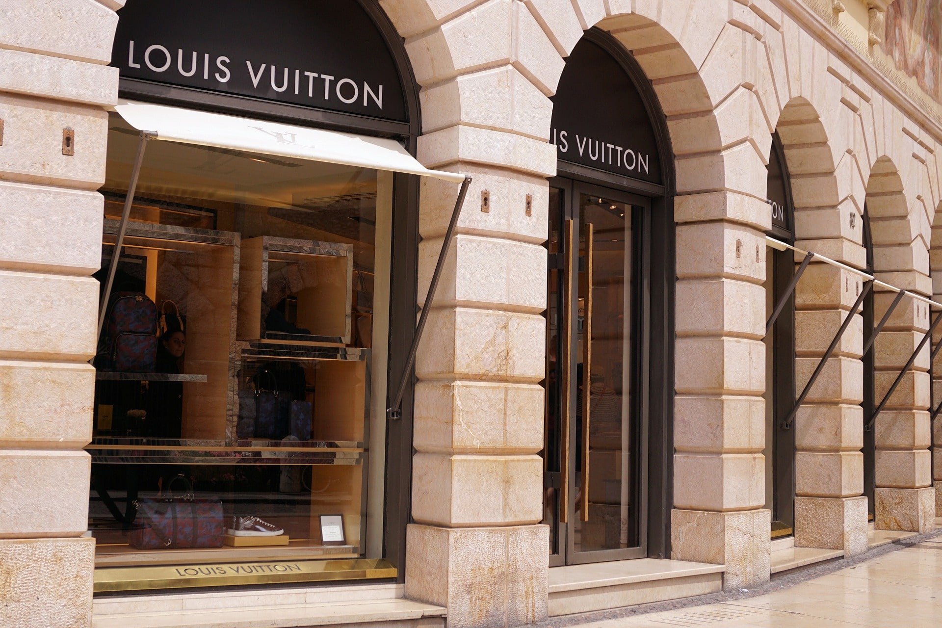 Louis Vuitton to add 1,500 jobs in France